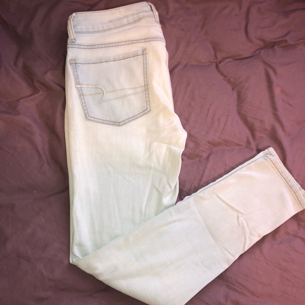 Light wash American Eagle jegging jeans